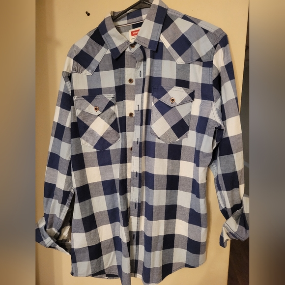 Multiple long sleeve shirts men size medium - Picture 3 of 6